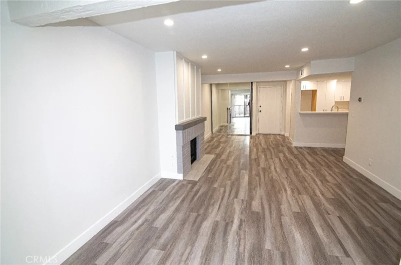 6275 Canoga Avenue 73 photo 2