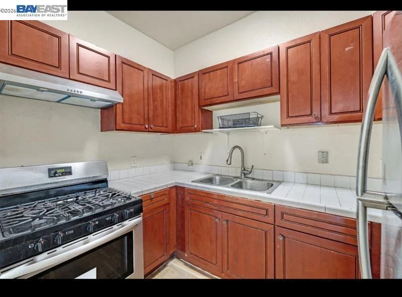 2422 E 24th Street photo 2
