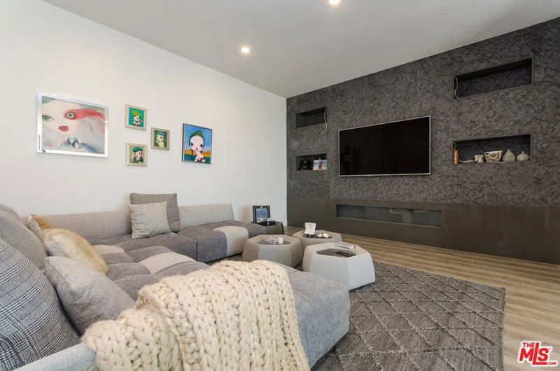 510 Leslie Lane B photo 2