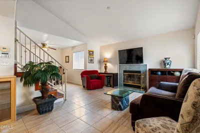 907 W Mission Road B photo 2