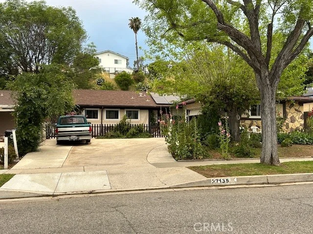27135 Cabrera, Saugus, CA 91350