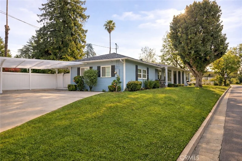 Photo 2 of 1329 La Loma Dr.