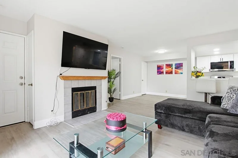9418 Twin Trails Dr 102 photo 2