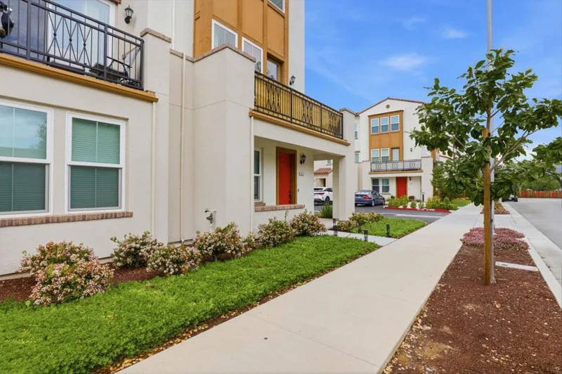 625 Los Castanos Drive photo 2