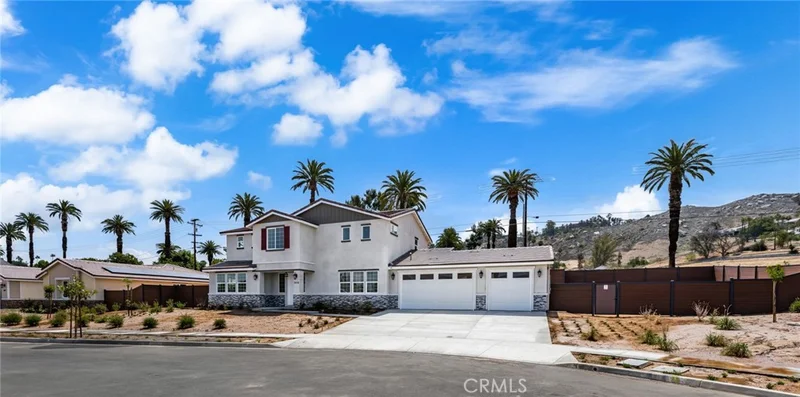 5978 Copperfield Avenue photo 2