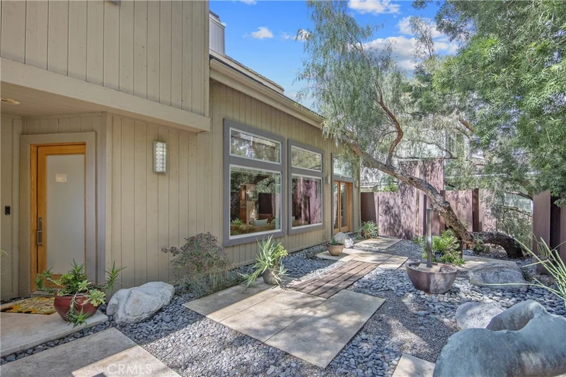 Photo 2 of 4109 Empis Street