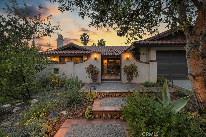 2556 N Ridgecrest, Orange, CA 92867
