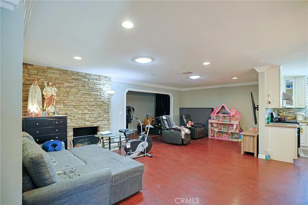 Interior 4