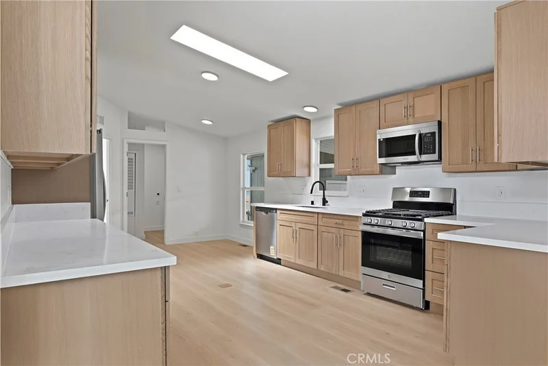 211 Beach, Anaheim, CA 92804
