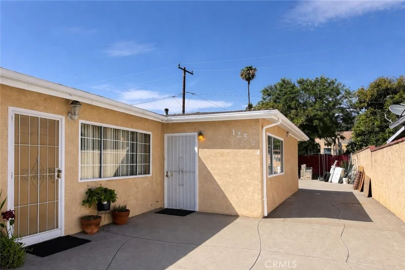 Photo 2 of 125 E Pomona