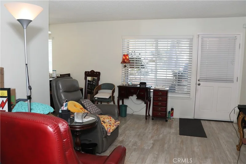 Photo 2 of 1505 S Raitt 97