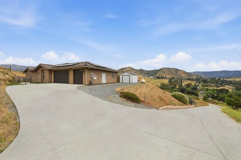 1910 Harbison Canyon Rd photo 2