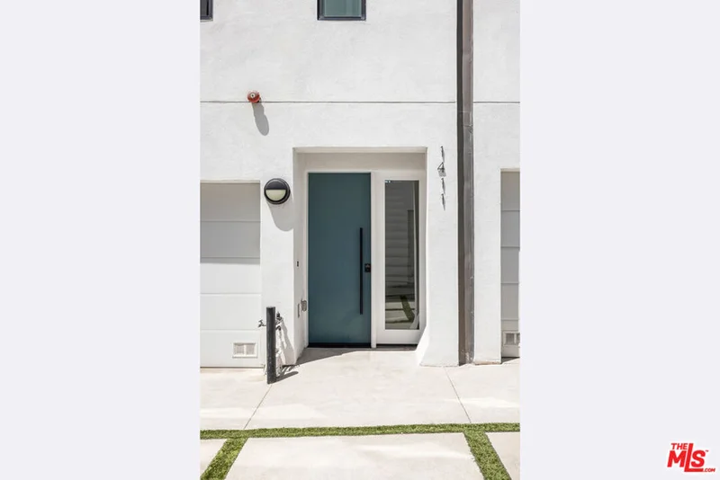 1411 Roca Lane photo 2