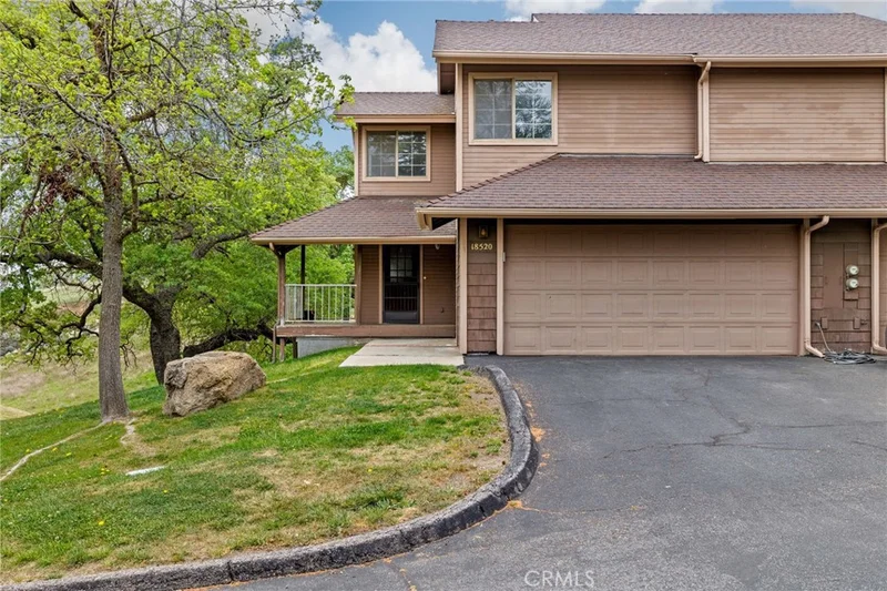 18520 Glenview Court photo 2
