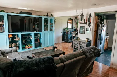 638 Patricia Ln photo 2