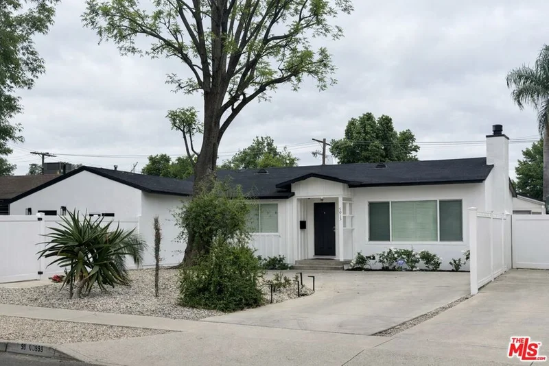 7013 Andasol Avenue photo 2
