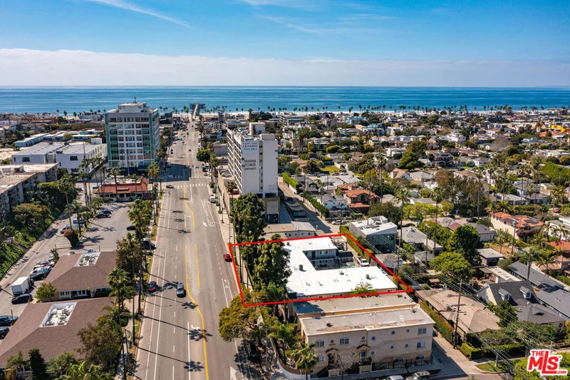 Photo 2 of 445 Washington Boulevard 10