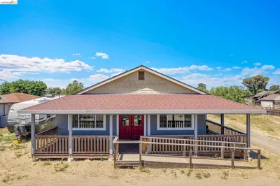 1691 Eden Plains Rd photo 2