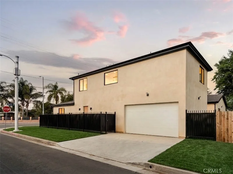 Photo 2 of 17852 Saticoy