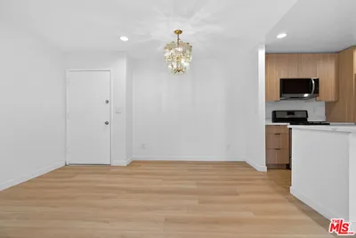 8601 International Avenue 122 photo 2
