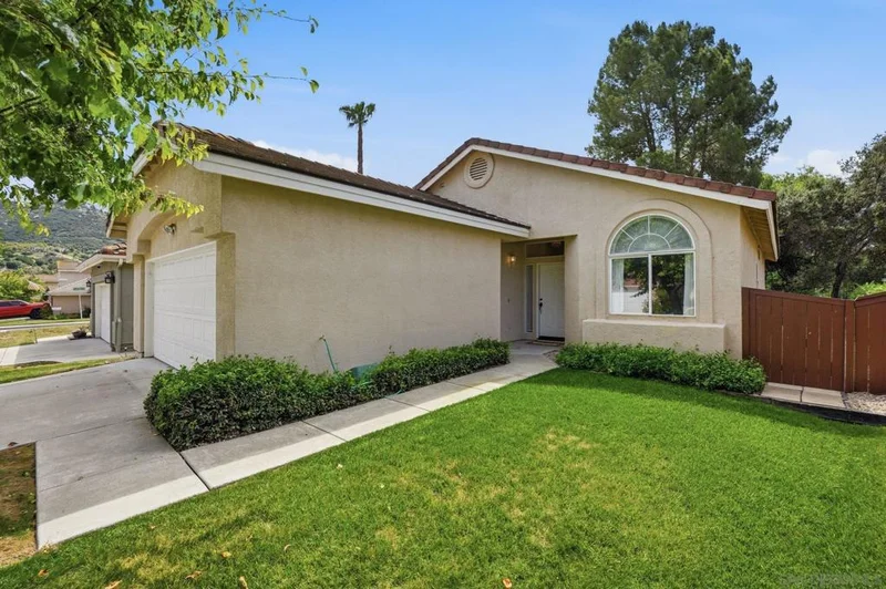 29704 Platanus Dr, Escondido, CA 92026