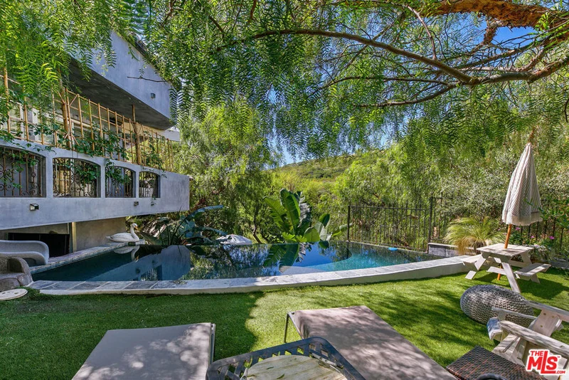 2851 Seabreeze Drive