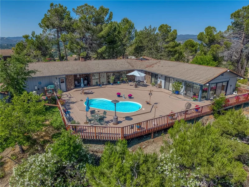 460 Lake Vista Drive photo 2