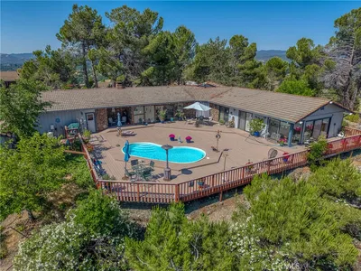 460 Lake Vista Drive photo 2