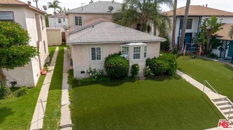 Photo 2 of 1708 S Crescent Heights Boulevard