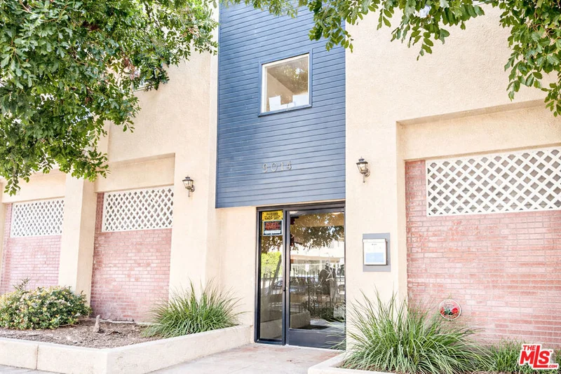 9014 Burnet photo 2