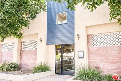 9014 Burnet photo 2