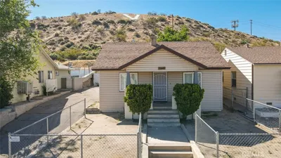 15461 Hesperia Road photo 2