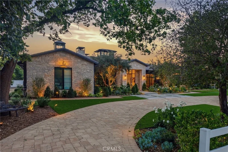 Photo 2 of 5241 Twin Oaks
