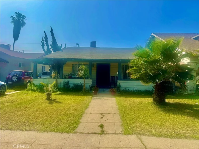 1564 W 46th photo 2