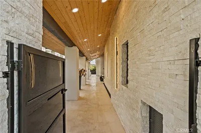 10 White Water Drive photo 2