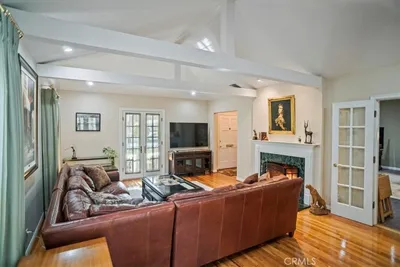 10419 Bloomfield Street photo 2