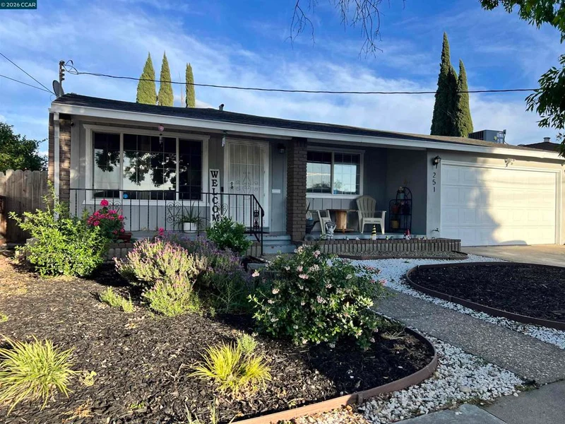 251 Rose Ann Ave. photo 2