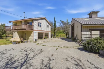 42135 San Francisquito Canyon Rd photo 2