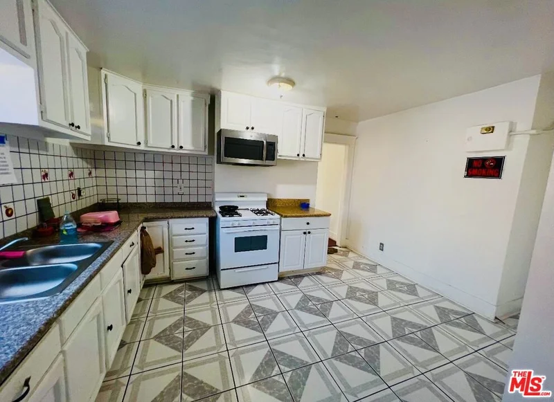 Photo 2 of 1557 W 29th Street