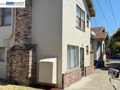 3208 Washington St photo 2