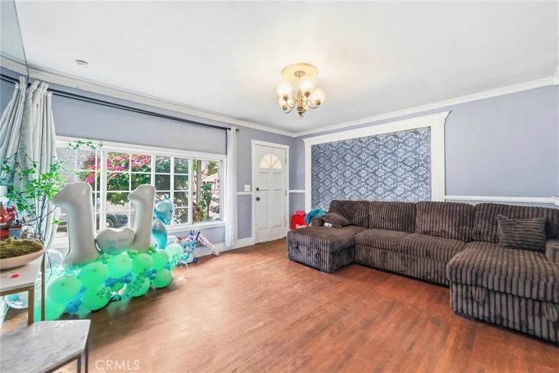 Photo 2 of 4736 Benham Avenue