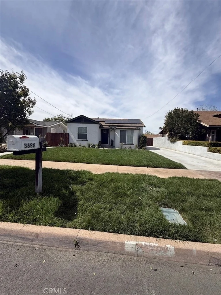 3688 Taft photo 2