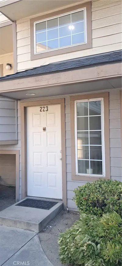 11150 Glenoaks Boulevard 223 photo 2