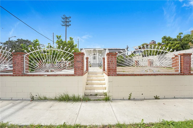 9027 Menlo photo 2