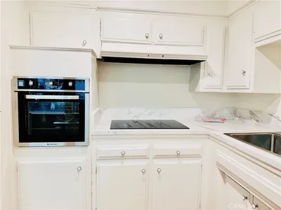 239 S Barrington Avenue F8 photo 2