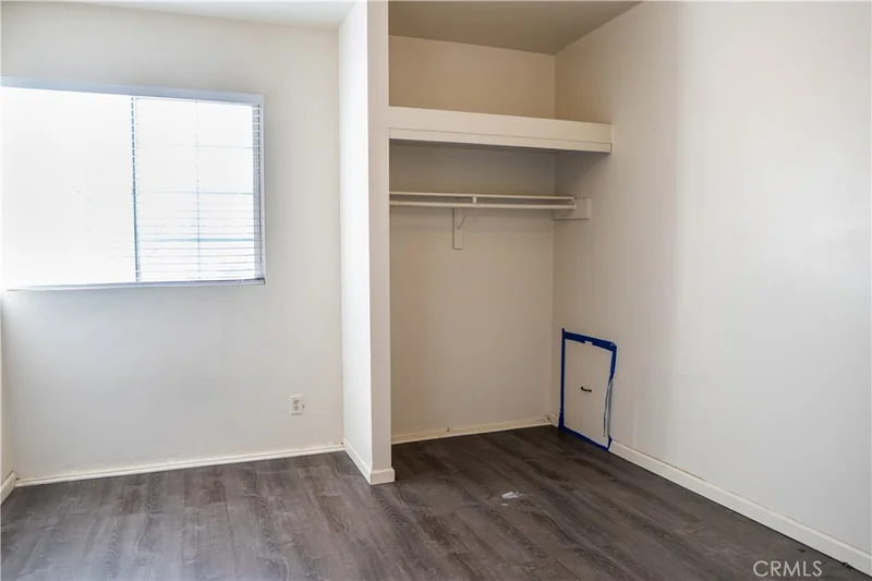 114 N Lewis A photo 2