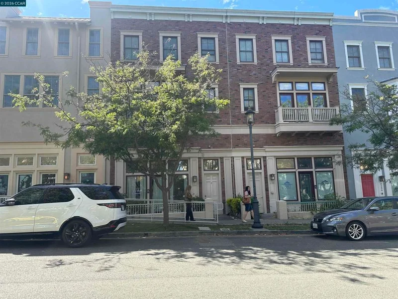 2144 Railroad Ave photo 2