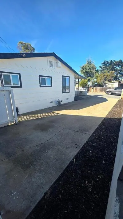 1640 Judson Street photo 2