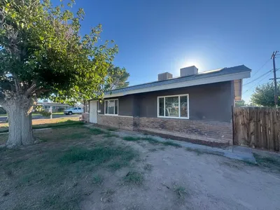 301 N Sola Avenue photo 2