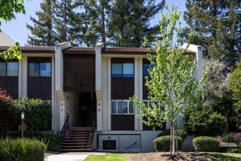 Photo 2 of 226 W Edith Avenue 20